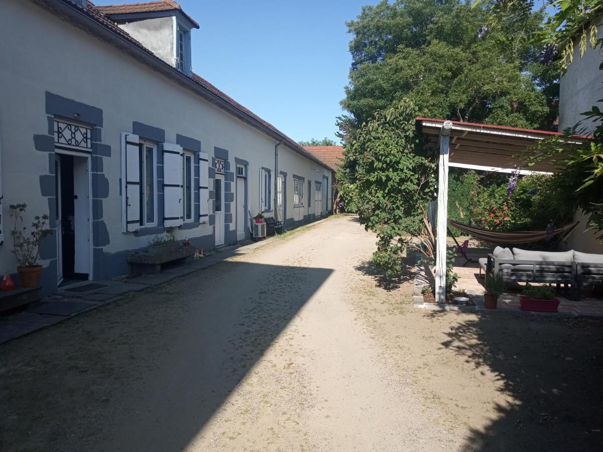 Apartamento Au Tournebride Randan Exterior foto